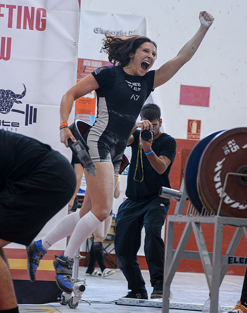 Rosalía Veiga - imagen de la deportista praticando powerlifting