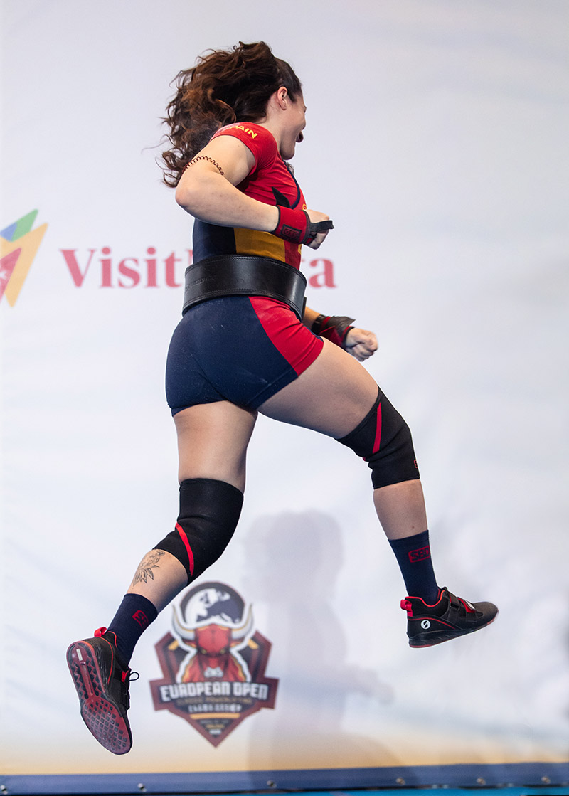 Rosalía Veiga - imagen de la deportista praticando powerlifting