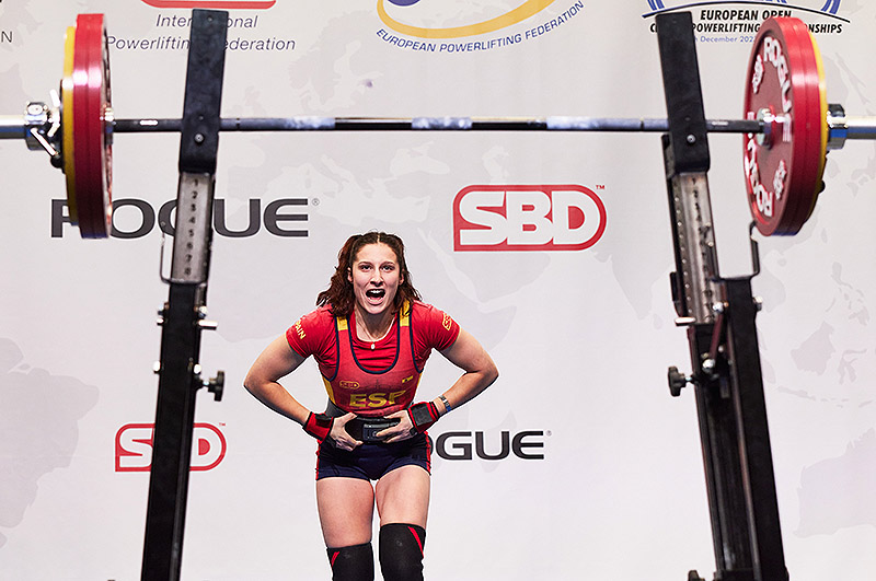 Rosalía Veiga - imagen de la deportista praticando powerlifting