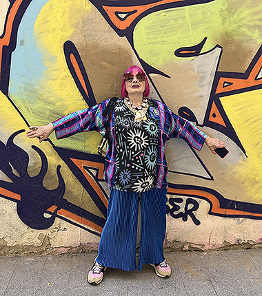 Zandra Rhodes presenta en Valencia Carrera de Lápices