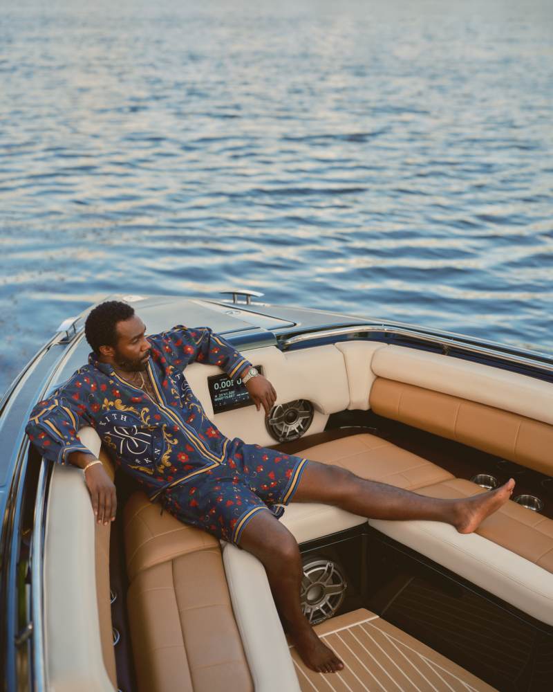 Looks clásicos de verano Kith Summer 2025