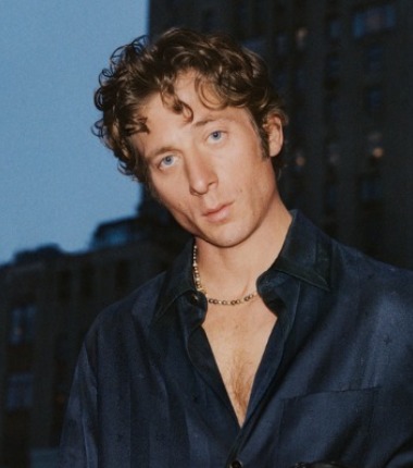 Jeremy Allen White es el nuevo dandy de Louis Vuitton