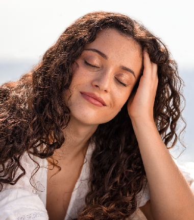 Evita cortar el cabello en septiembre protegiéndolo del sol