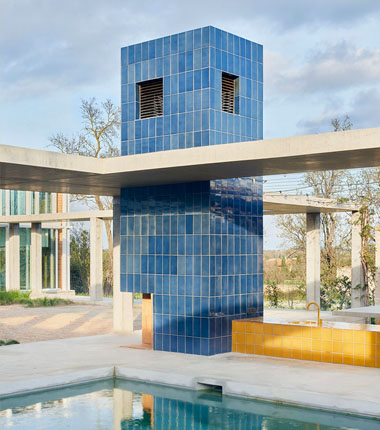 Twobo Arquitectura fragmenta el habitar en Casa Tres Patis