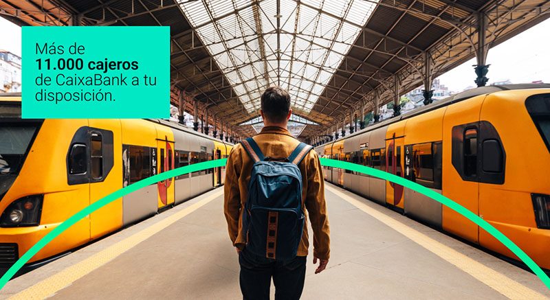 Chico listo para viajar con su tarjeta imagin débito