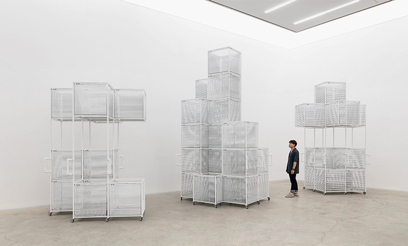 Haegue Yang: Quasi-Heartland - vista de la exposición