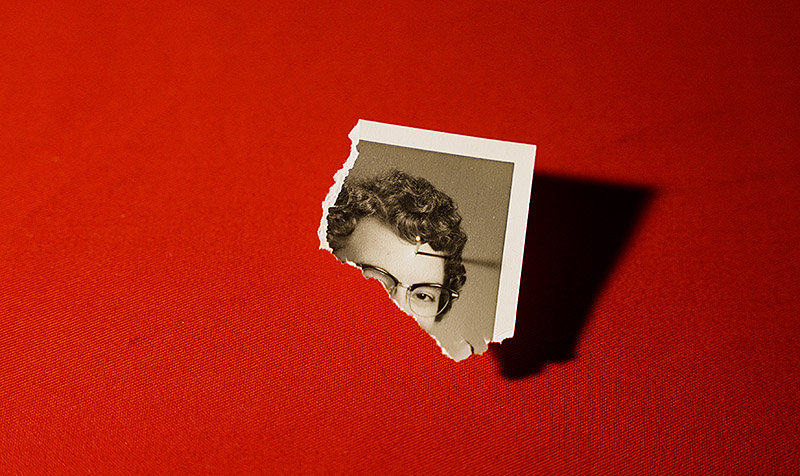 Festival Proyector - fotograma de video - trozo de retrato pinchado con alfiler