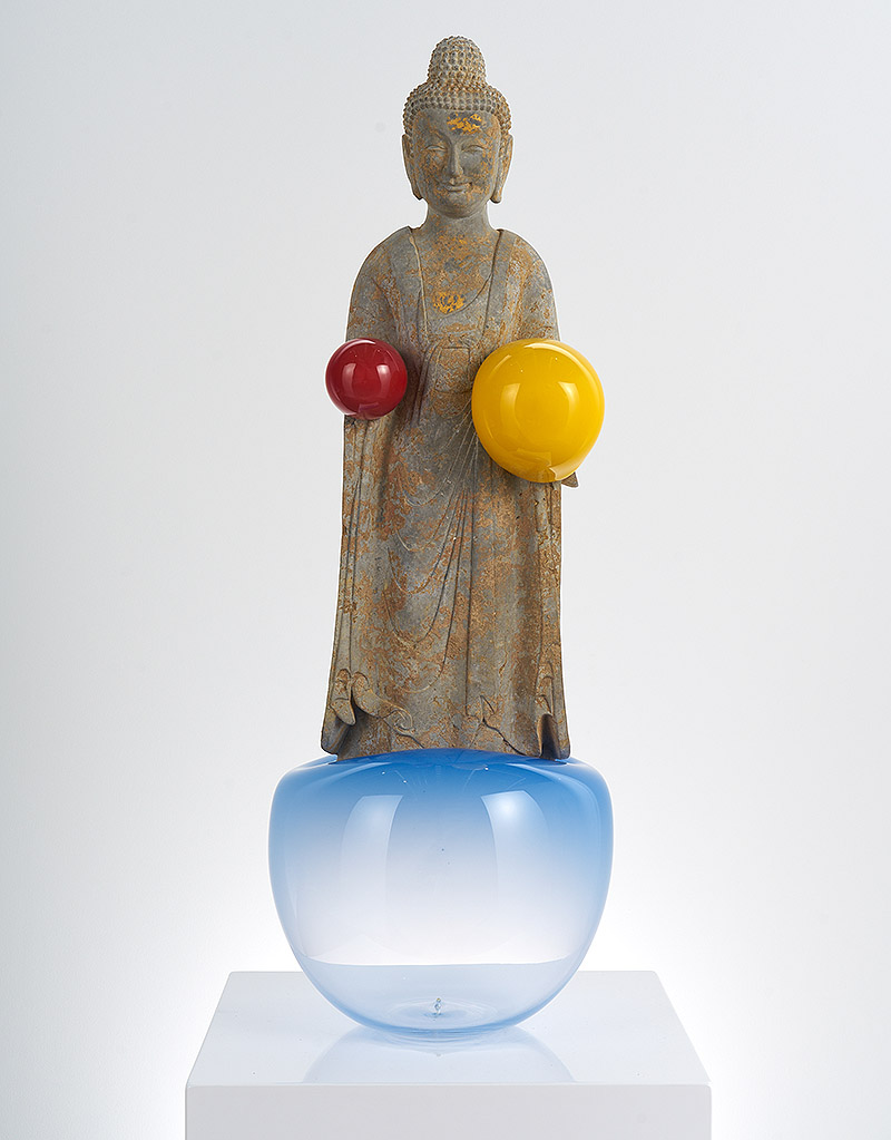 Escultura sagrada con bolas de vidrio