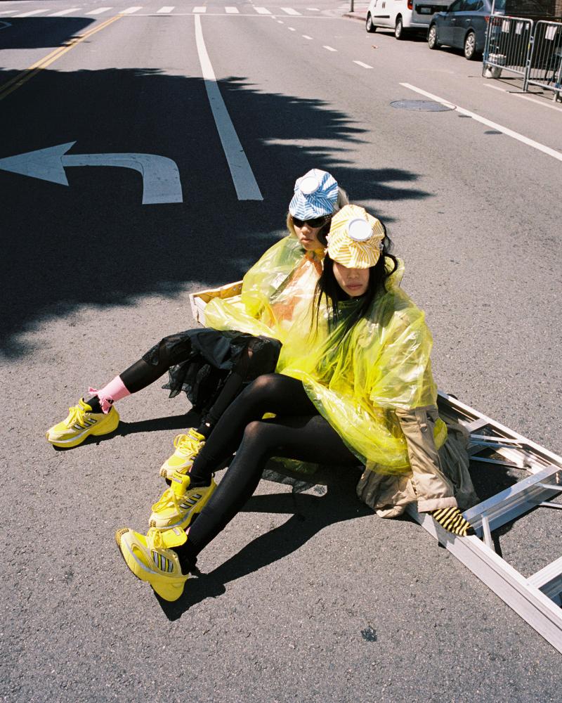 Mejores sneakers para un look de moda urbana 2025