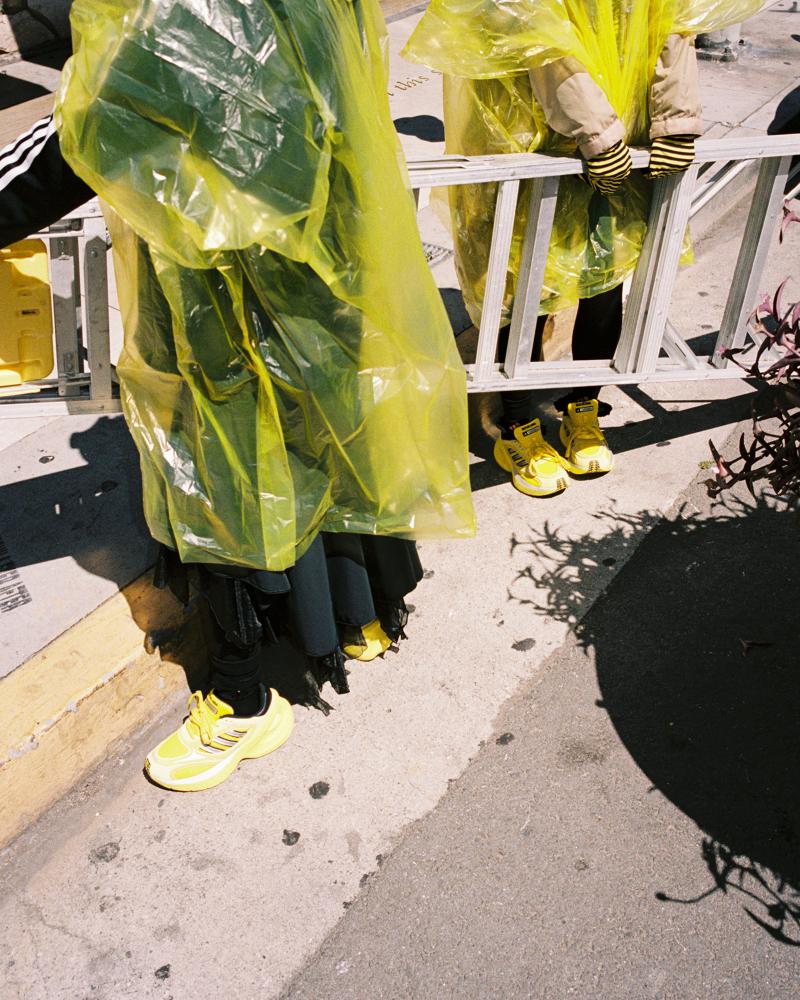 Mejores sneakers para un look de moda urbana 2025