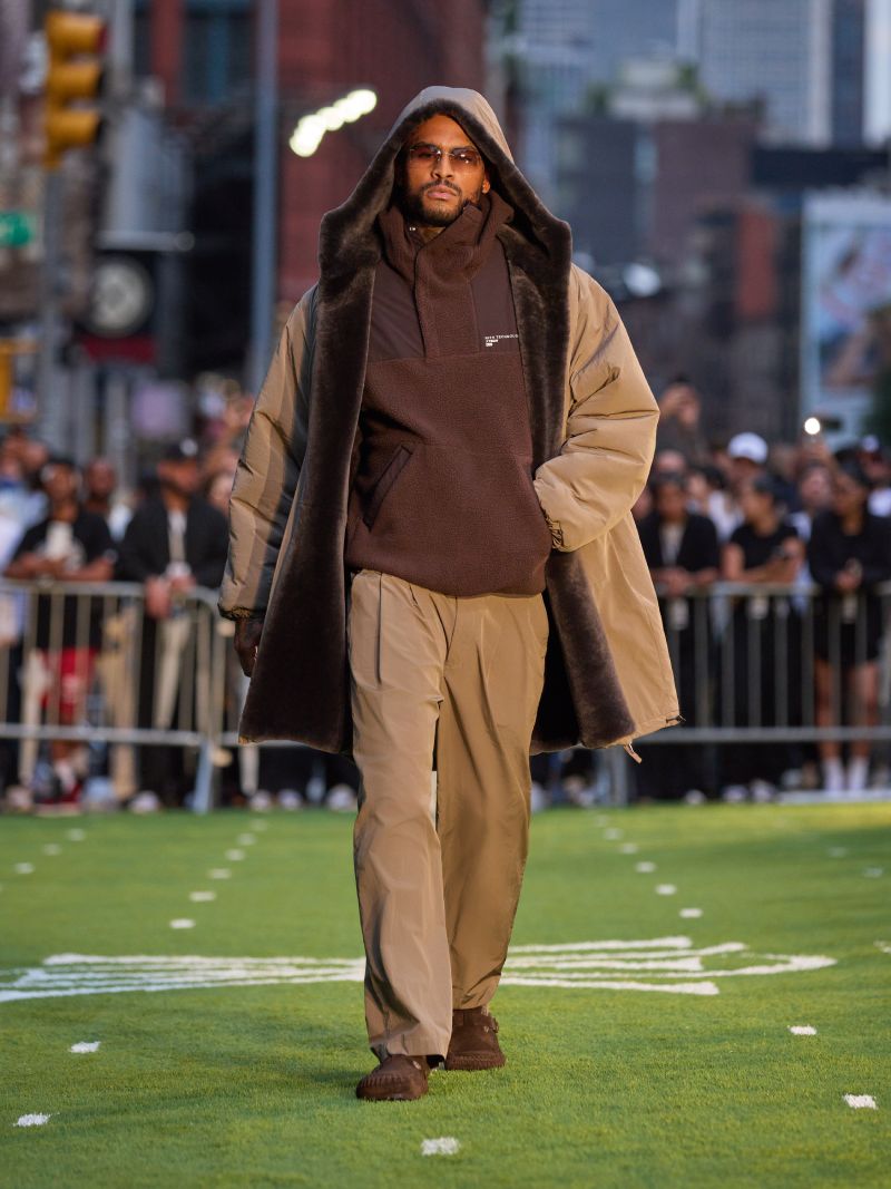 Zuecos para un look de moda urbana