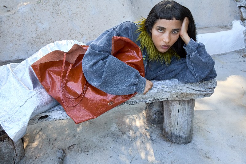 bolsos bimba lola colección paper actriz akima