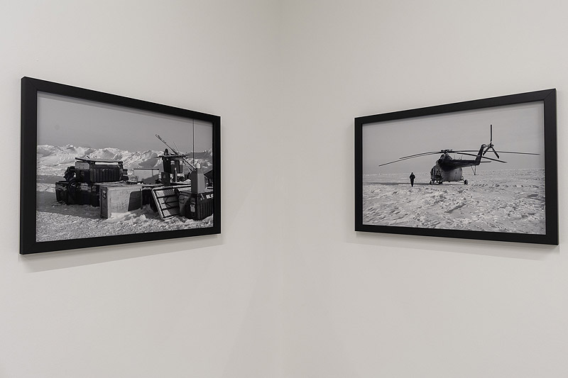 Vista de dos imágenes de la exposición