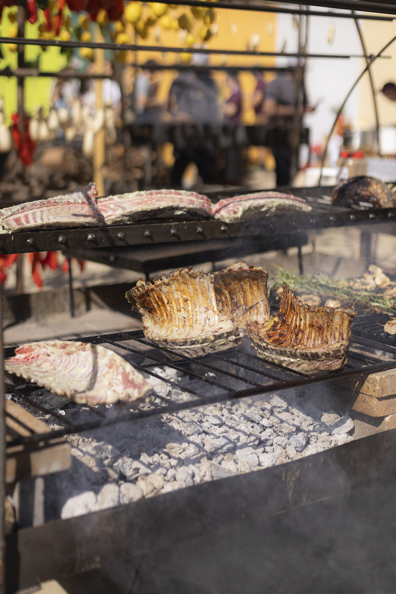 Costillares a la brasa en Chefs on Fire 2025 en Madrid