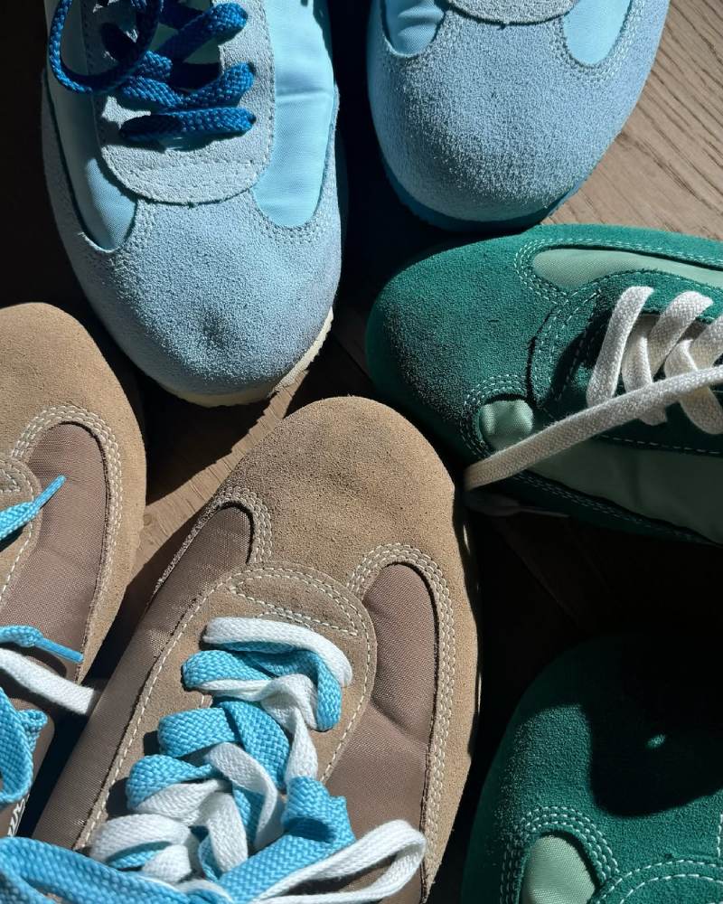 Zapatillas de aire vintage y preppy para un look urbano