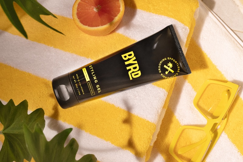 curly undercut corte pelo hombre verano tendencia rizado gel