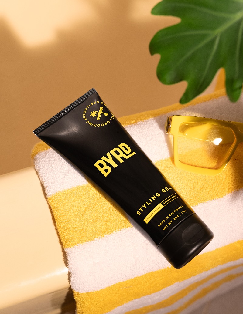 curly undercut corte pelo hombre verano tendencia rizado gel