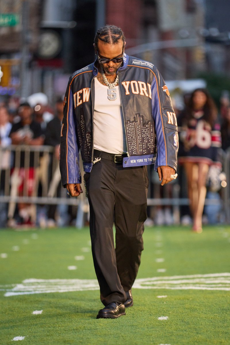 Tendencias de moda urbana: looks urbanos con piezas elegantes