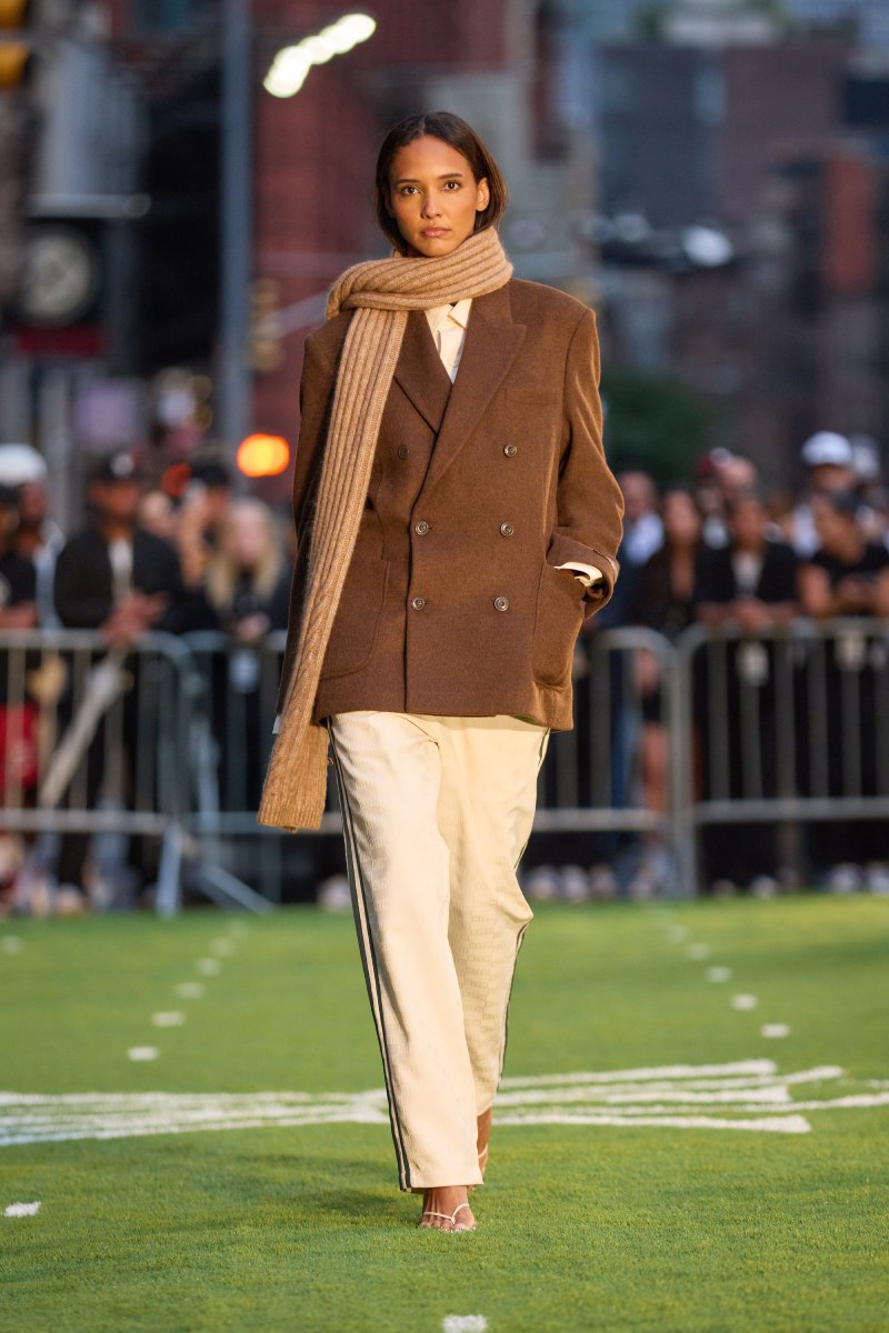 Tendencias de moda urbana: looks urbanos con piezas elegantes