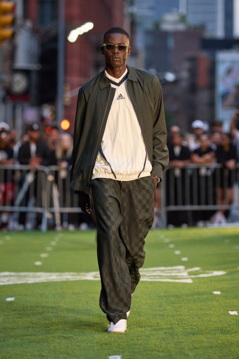 Tendencias de moda urbana: looks urbanos con piezas elegantes