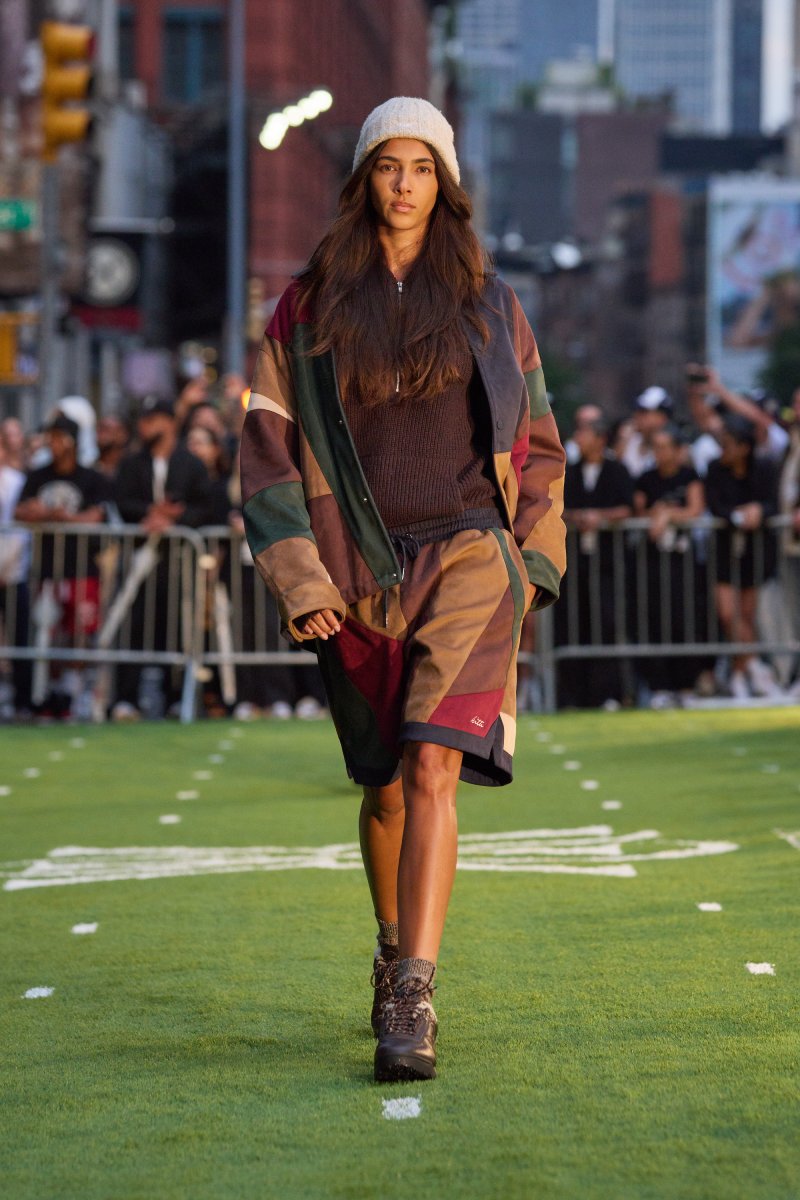 Tendencias de moda urbana: looks urbanos con piezas elegantes