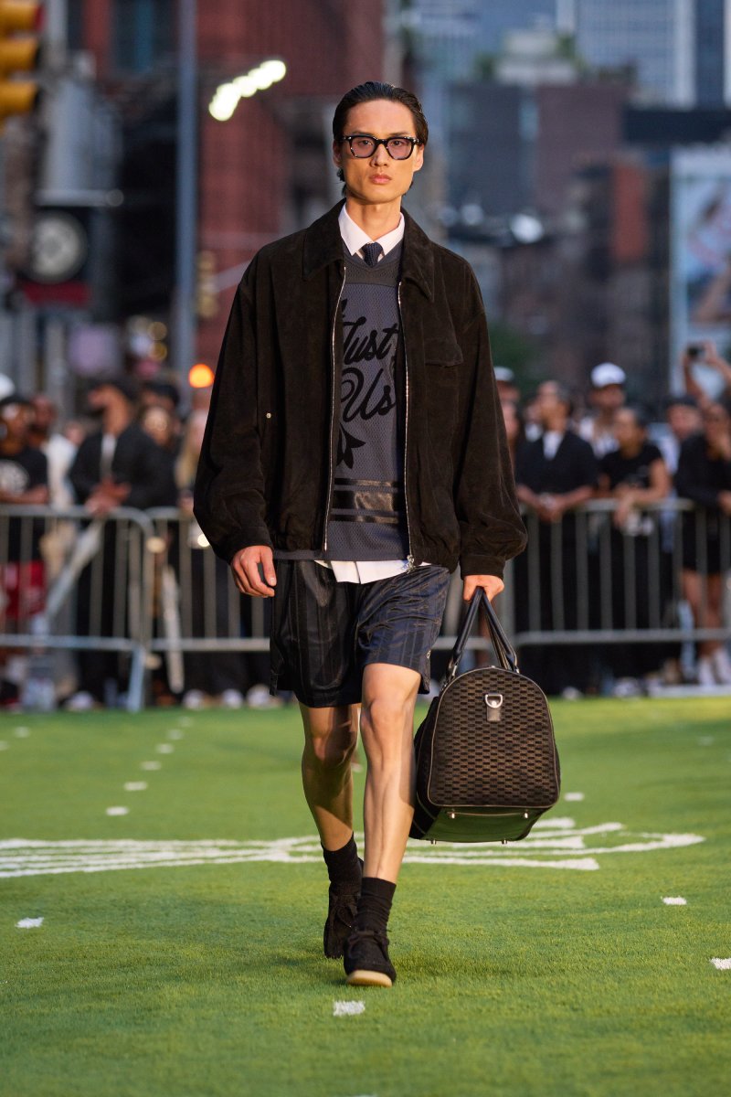 Tendencias de moda urbana: looks urbanos con piezas elegantes