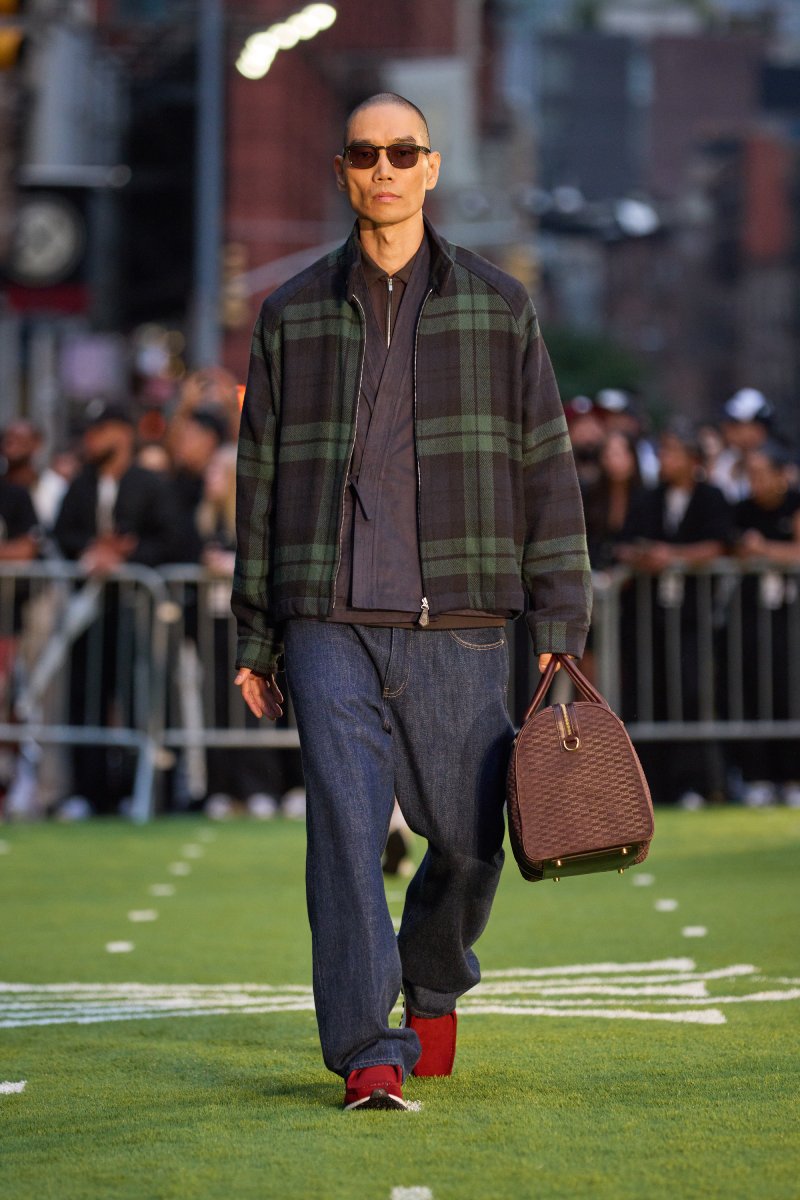 Tendencias de moda urbana: looks urbanos con piezas elegantes