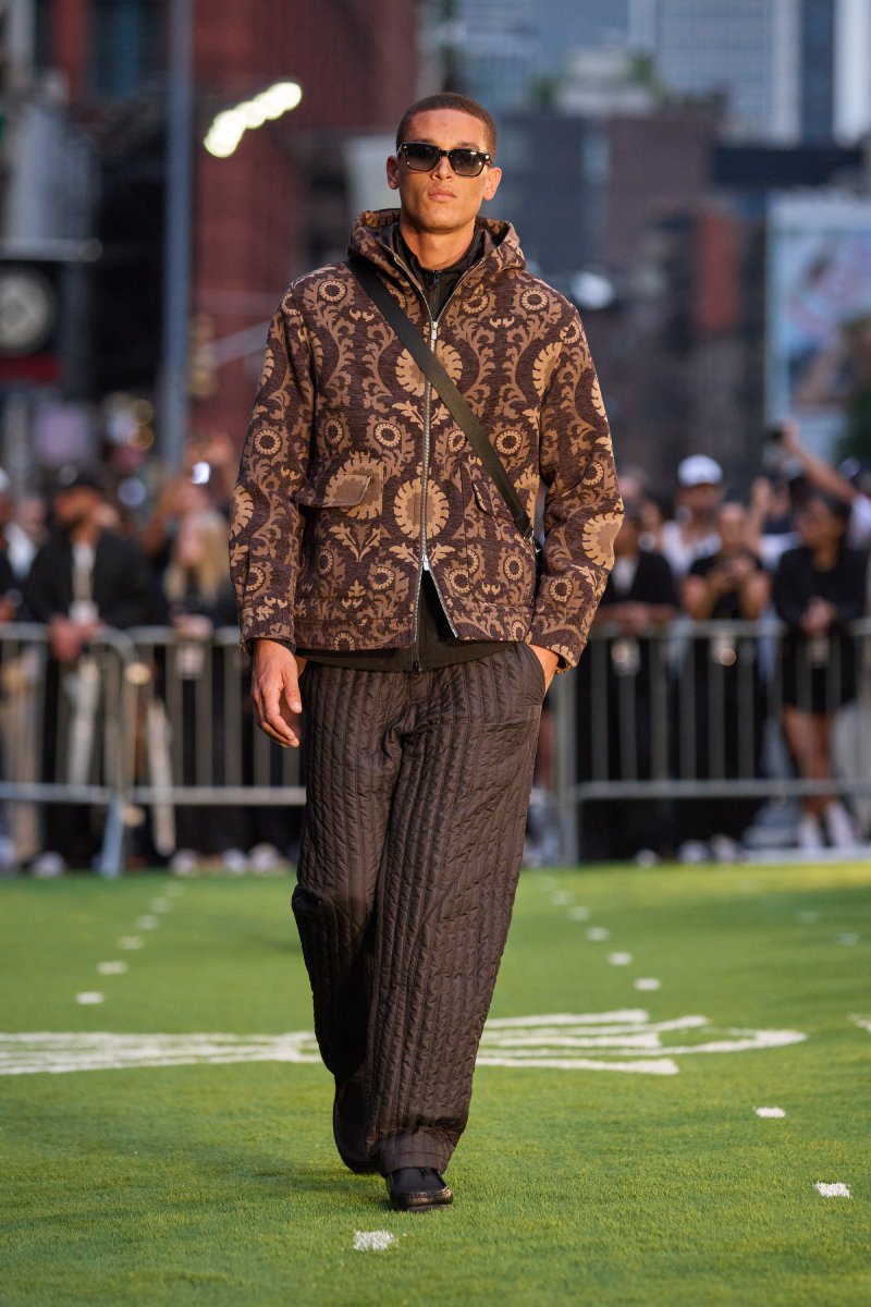 Tendencias de moda urbana: looks urbanos con piezas elegantes