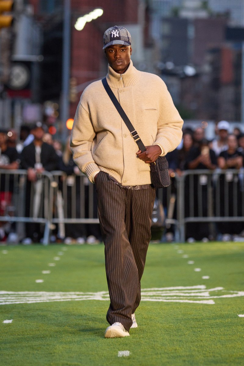 Tendencias de moda urbana: looks urbanos con piezas elegantes