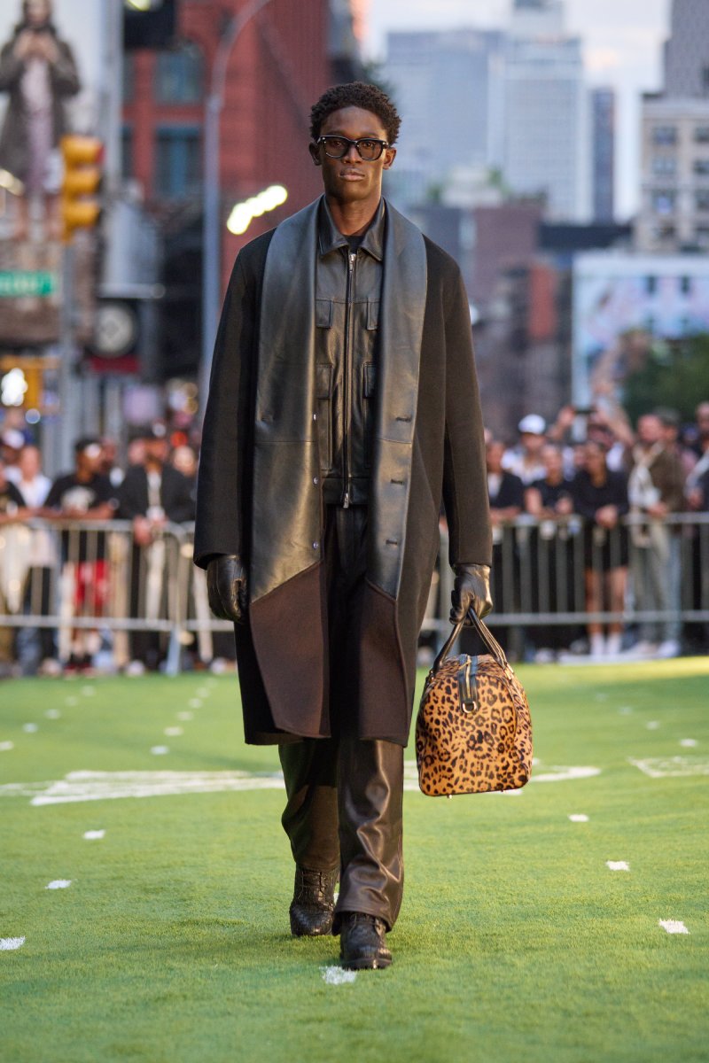 Tendencias de moda urbana: looks urbanos con piezas elegantes