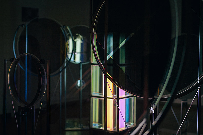 Imagen de instalación de metal y luz