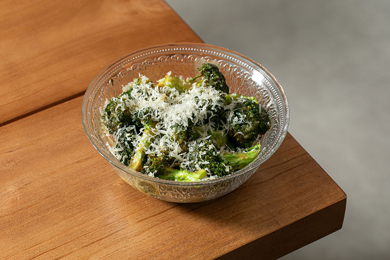 Brócoli crujiente, plato de La Diez, nuevo local de Madrid especializado en milanesas