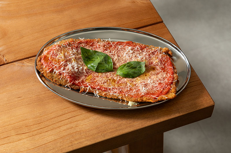 Especial de la casa, una de las milanesas de La Diez, nuevo local de Madrid