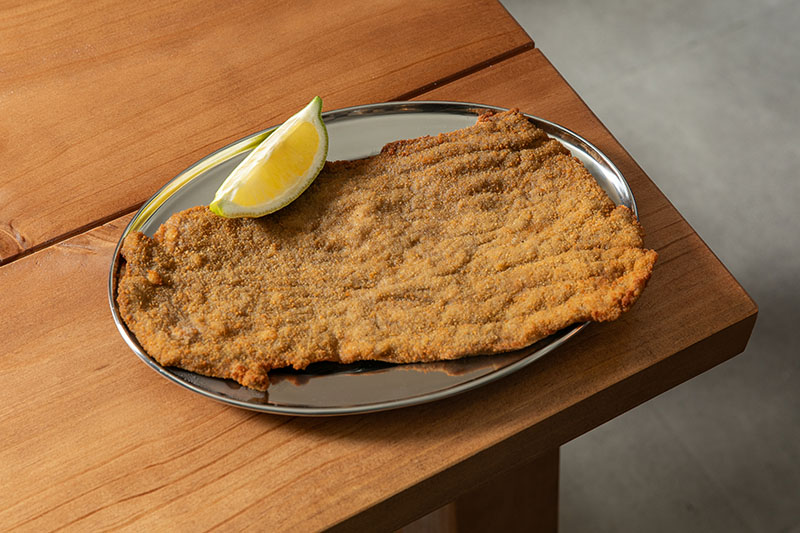 La clásica, una de las milanesas de La Diez, nuevo local de Madrid