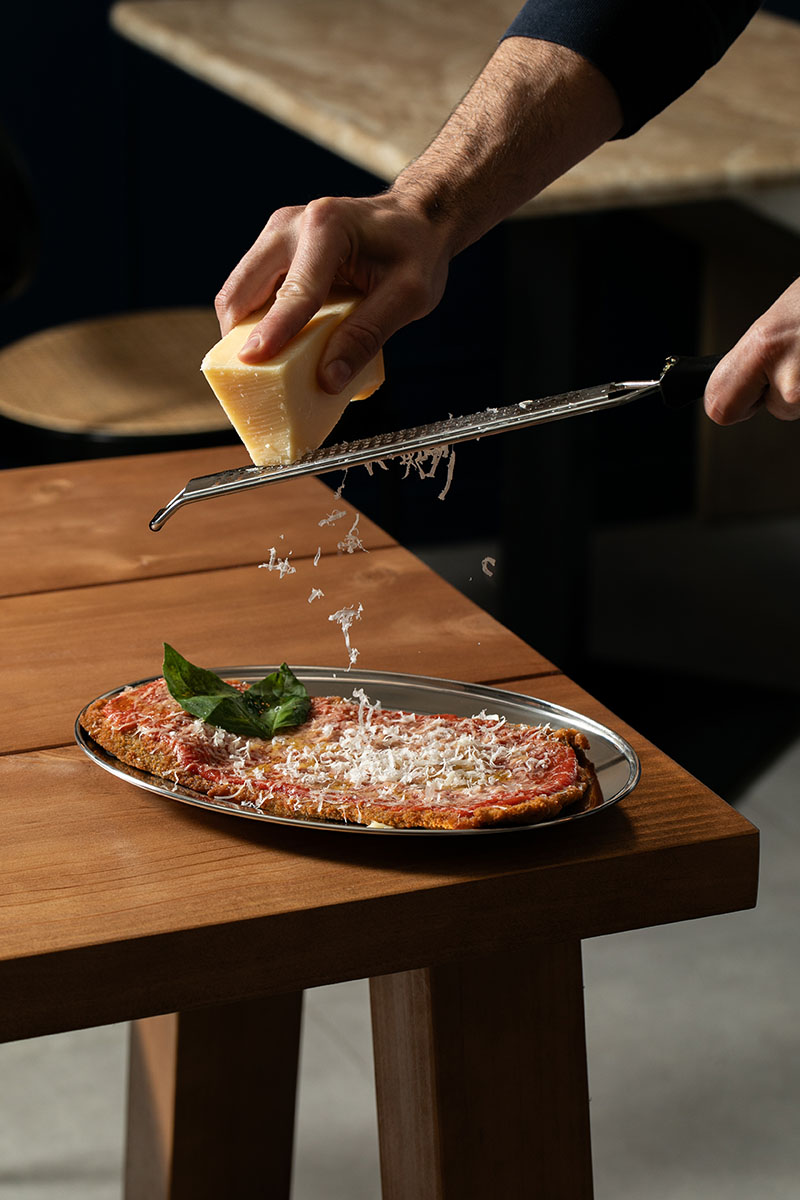 Especial de la casa, una de las milanesas de La Diez, nuevo local de Madrid