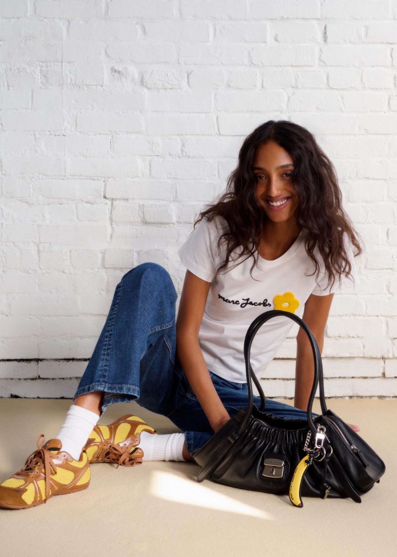 Tendencias de sneakers 2025: zapatillas runner de silueta slim