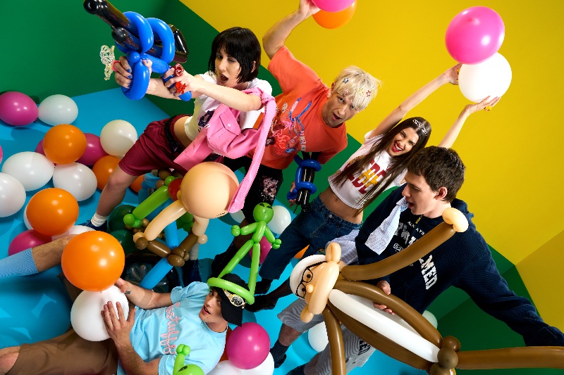 Sobre cómo el kidcore de Ssstufff une color y mucha ironía