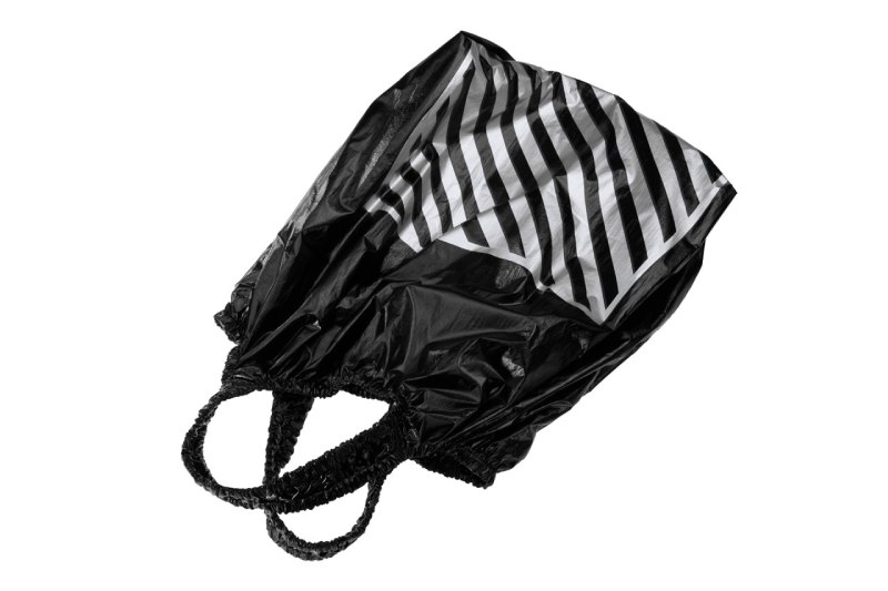 Telfar hará que nos mole llevar una bolsa plástica