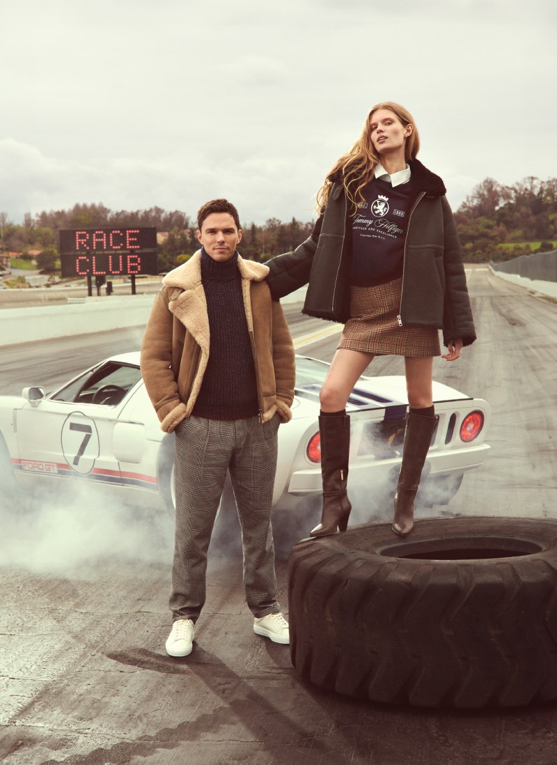 Tommy Hilfiger fw25 campaña Claudia Schiffer Nicholas Hoult