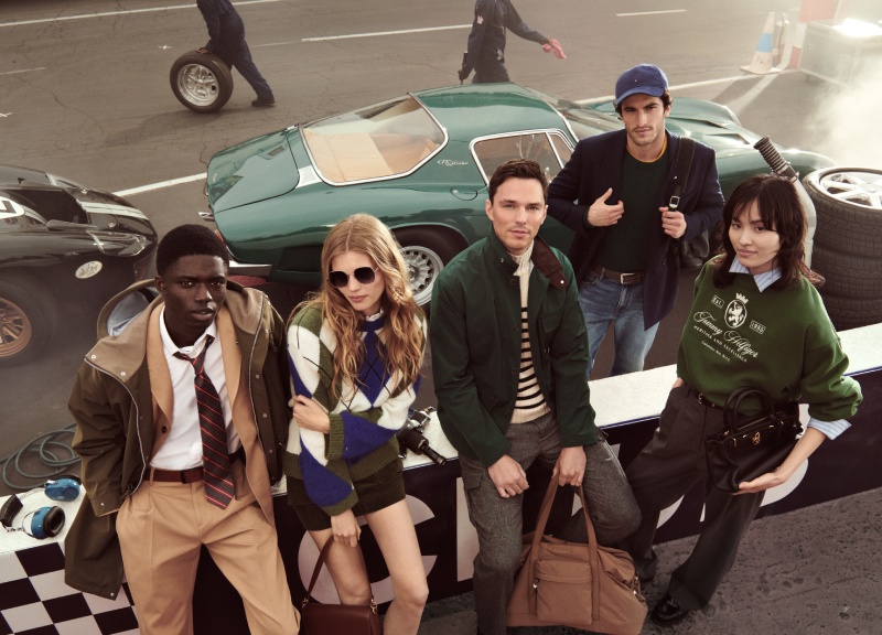 Tommy Hilfiger fw25 campaña Claudia Schiffer Nicholas Hoult