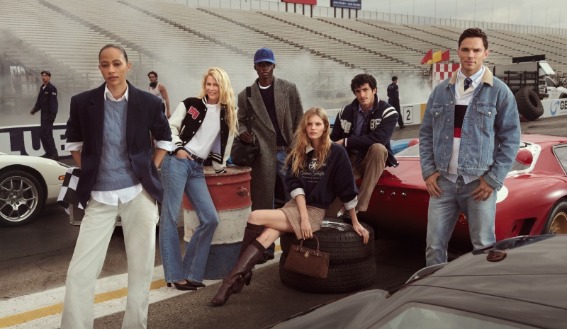 Tommy Hilfiger fw25 campaña Claudia Schiffer Nicholas Hoult