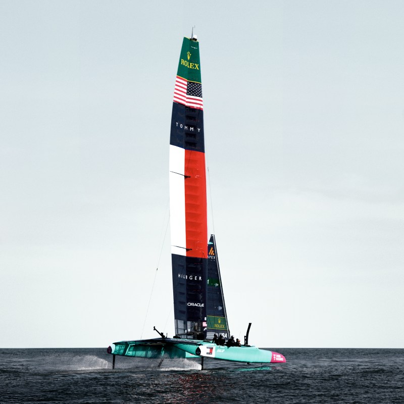 Tommy presenta el nuevo armario marino de US SailGp