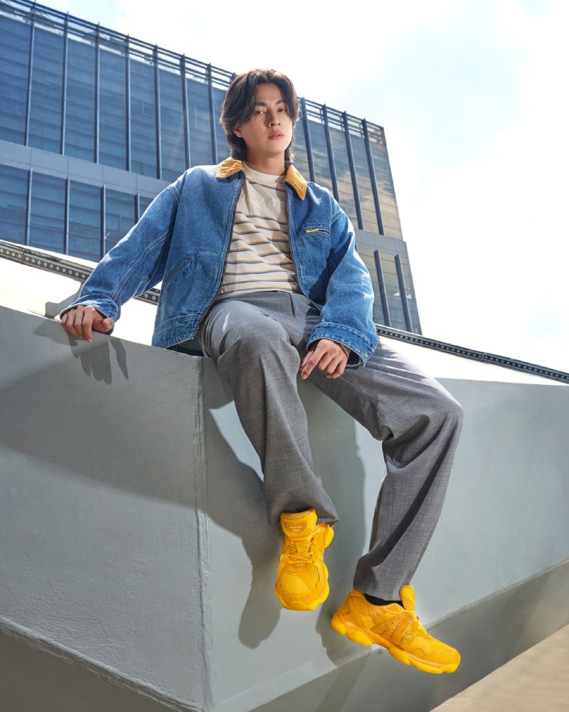 Onitsuka no solo tiene las México: también hace runners Y2k