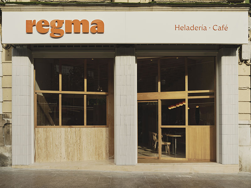 Fachada de la Heladería Regma en Santander proyectada por Zooco Estudio
