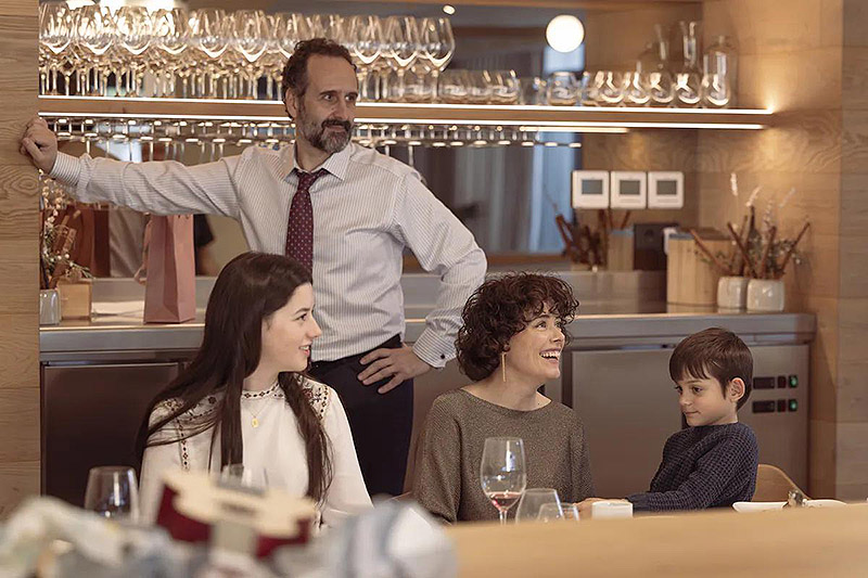 Fotograma de la película "Los Domingos"