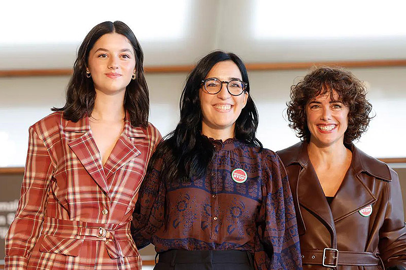 película "Los Domingos" retrato de la directora Alauda Ruiz de Azua junto a las aztrices
