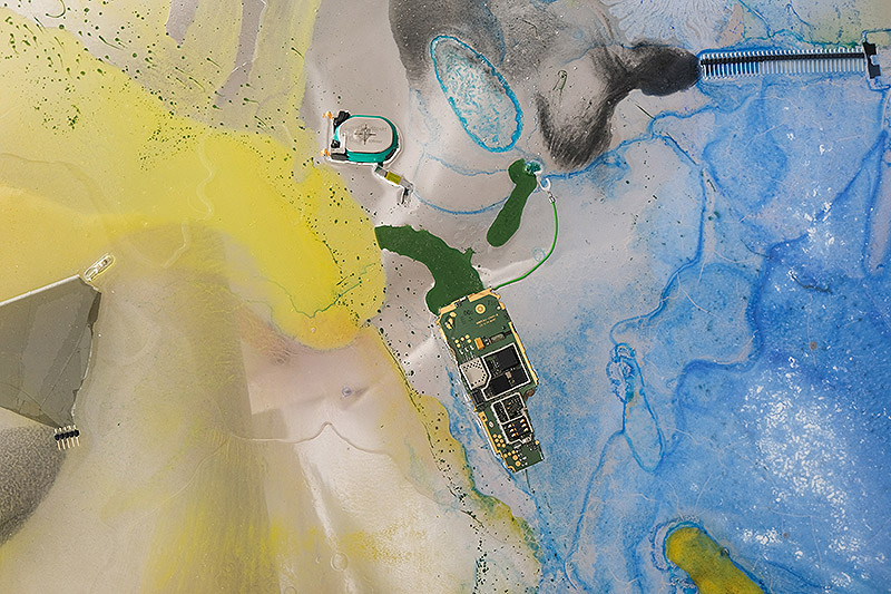 Vista de cerca de una pieza con color y chips