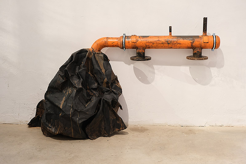 Vista de una escultura de la instalación