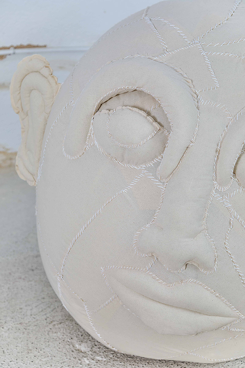 Ela Fidalgo - escultura textil de una cabeza
