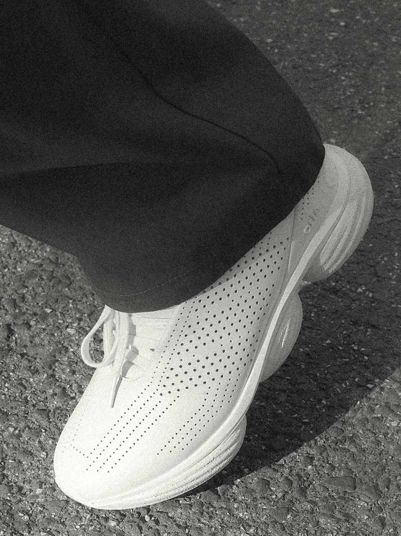 adidas y Arte Antwerp nos sirven futurismo minimalista